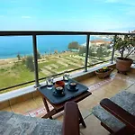Seafront Family & Free Parking, The Cruiseflat Апартаменты Салоники