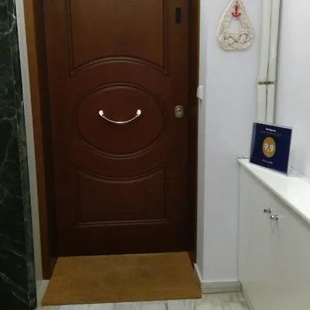 Seafront Family & Free Parking, The Cruiseflat * Tessalónica