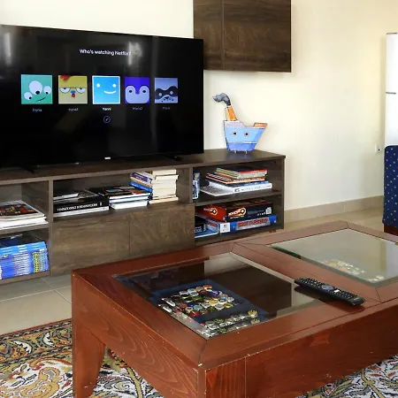 Seafront Family & Free Parking, The Cruiseflat Apartamento *