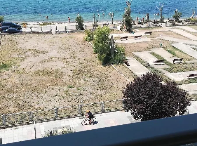 Seafront Family & Free Parking, The Cruiseflat Апартаменты Салоники