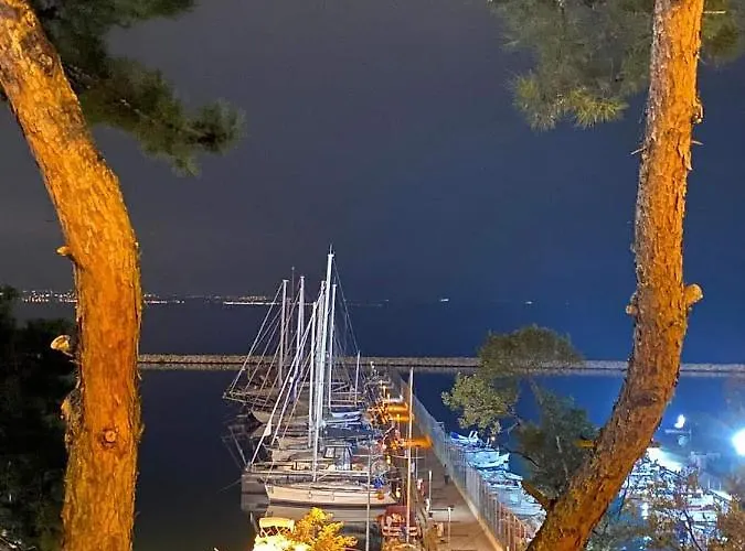 Seafront Family & Free Parking, The Cruiseflat Апартаменты