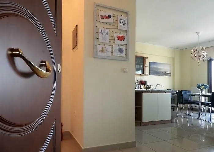 Seafront Family & Free Parking, The Cruiseflat Апартаменты Салоники