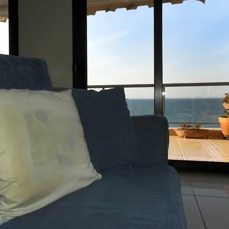 Seafront Family & Free Parking, The Cruiseflat Apartment