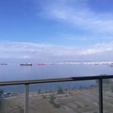Beachfront Family & Free Parking, The Cruiseflat *