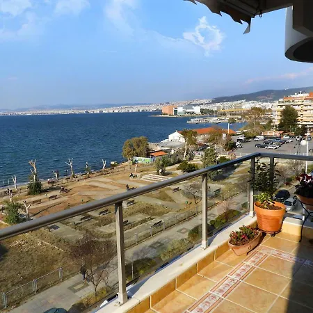 Seafront Family & Free Parking, The Cruiseflat Szaloniki