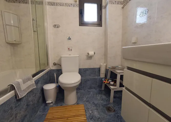 Seafront Family & Free Parking, The Cruiseflat Daire Selanik