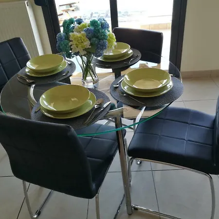 Seafront Family & Free Parking, The Cruiseflat דירה